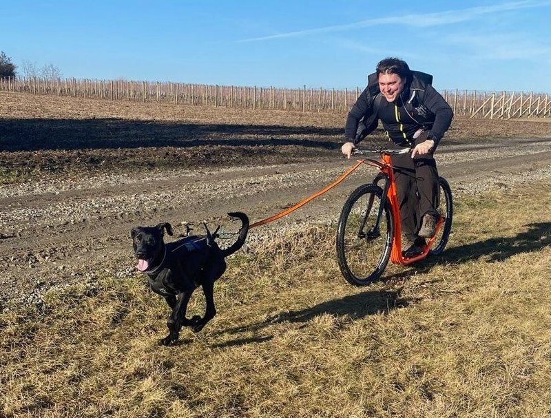 Tom a Ron při scooteringu